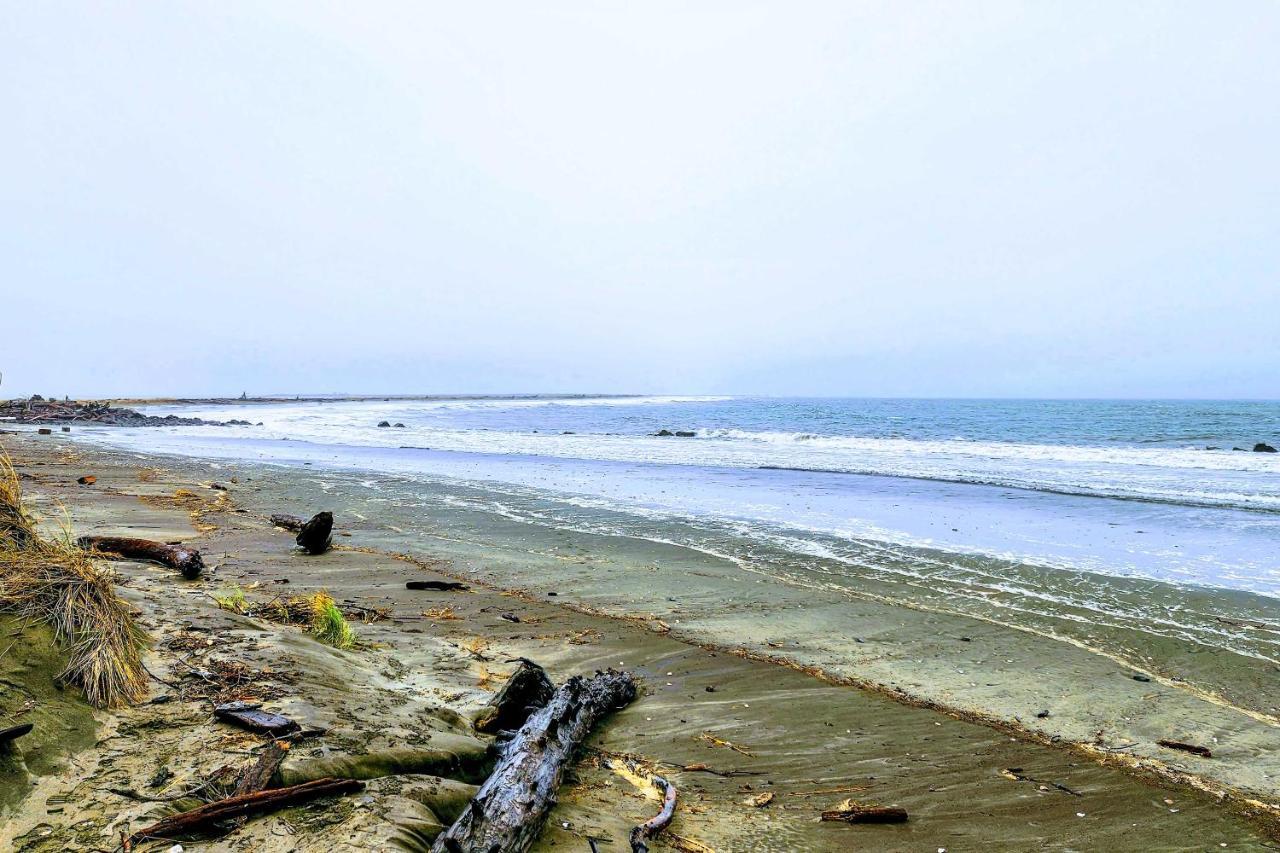 Canal Cottage Retreat With Dock And Waterfront Views Ocean Shores Ngoại thất bức ảnh